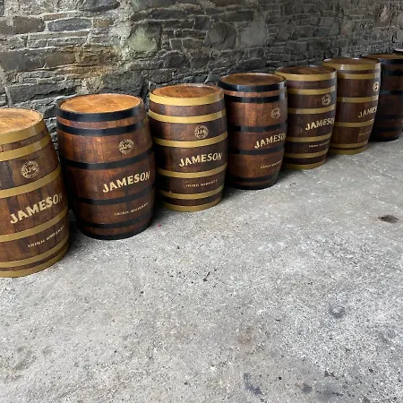 Bed & Breakfast Geoghegans Magpie Bar And *