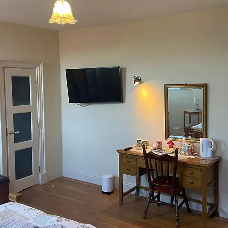 Bed & Breakfast Geoghegans Magpie Bar And *