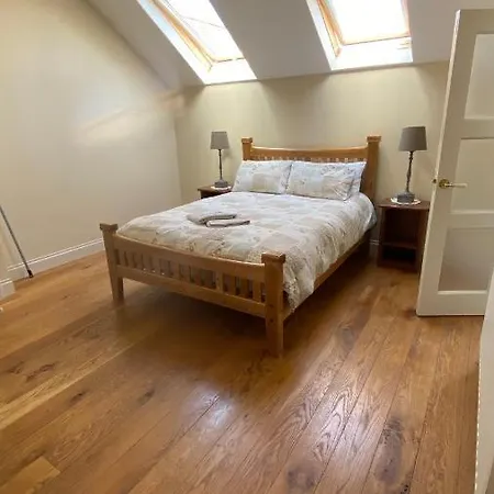 Bed & Breakfast Geoghegans Magpie Bar And