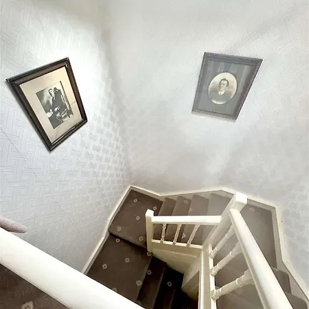 Bed & Breakfast Geoghegans Magpie Bar And Glin