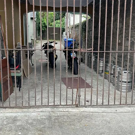 Bed & Breakfast Geoghegans Magpie Bar And