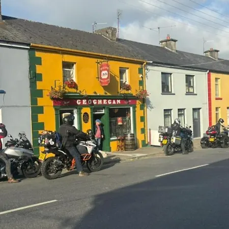 Bed & Breakfast Geoghegans Magpie Bar And Glin