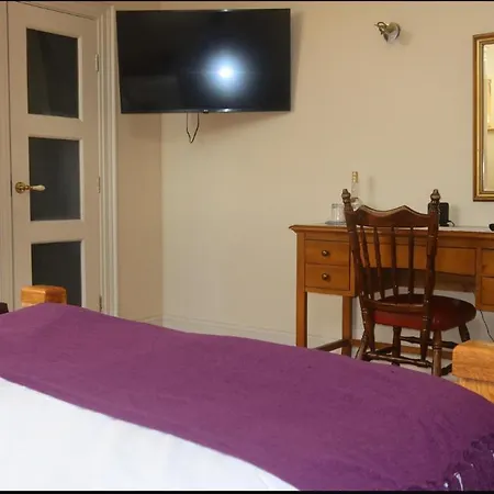 Geoghegans Magpie Bar And Bed & Breakfast *