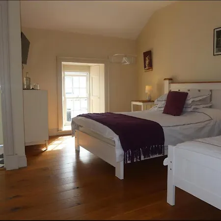 Bed & Breakfast Geoghegans Magpie Bar And *