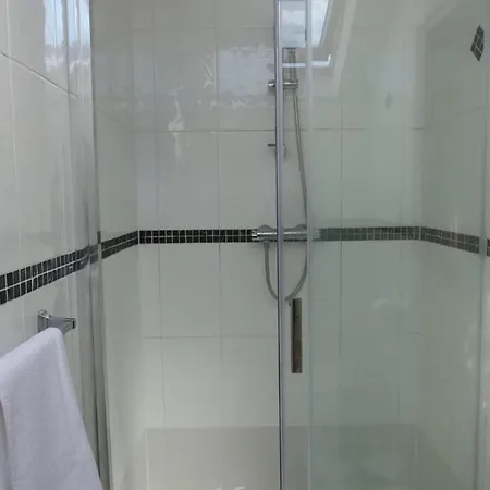 Geoghegans Magpie Bar And Oda ve Kahvaltı Glin