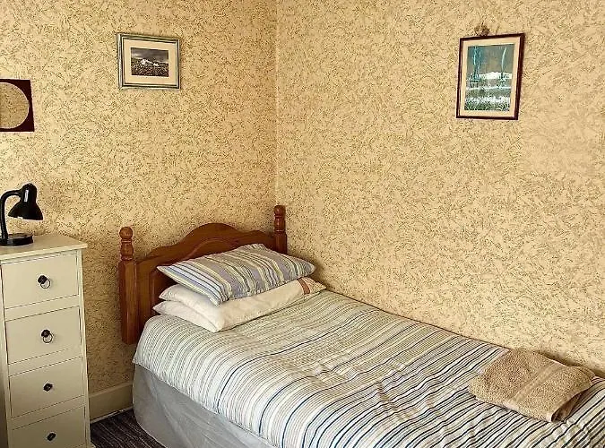 Bed & Breakfast Geoghegans Magpie Bar And Glin