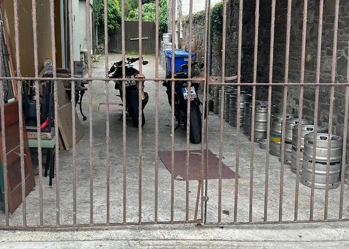 Bed & Breakfast Geoghegans Magpie Bar And