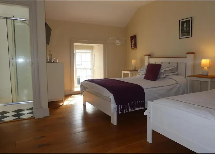 Bed & Breakfast Geoghegans Magpie Bar And *